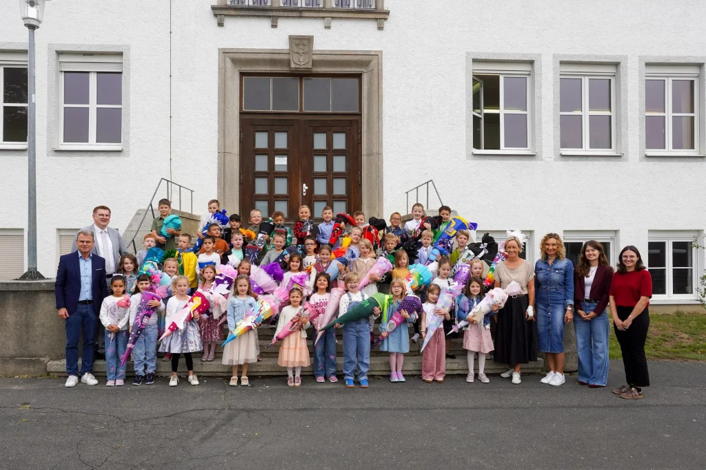 web erste klasse schulstart 1920w.jpg